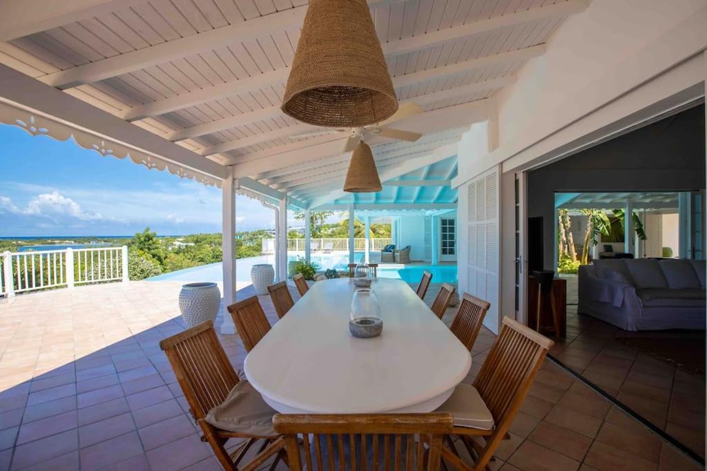 Villa La Josephine, Terre Basses