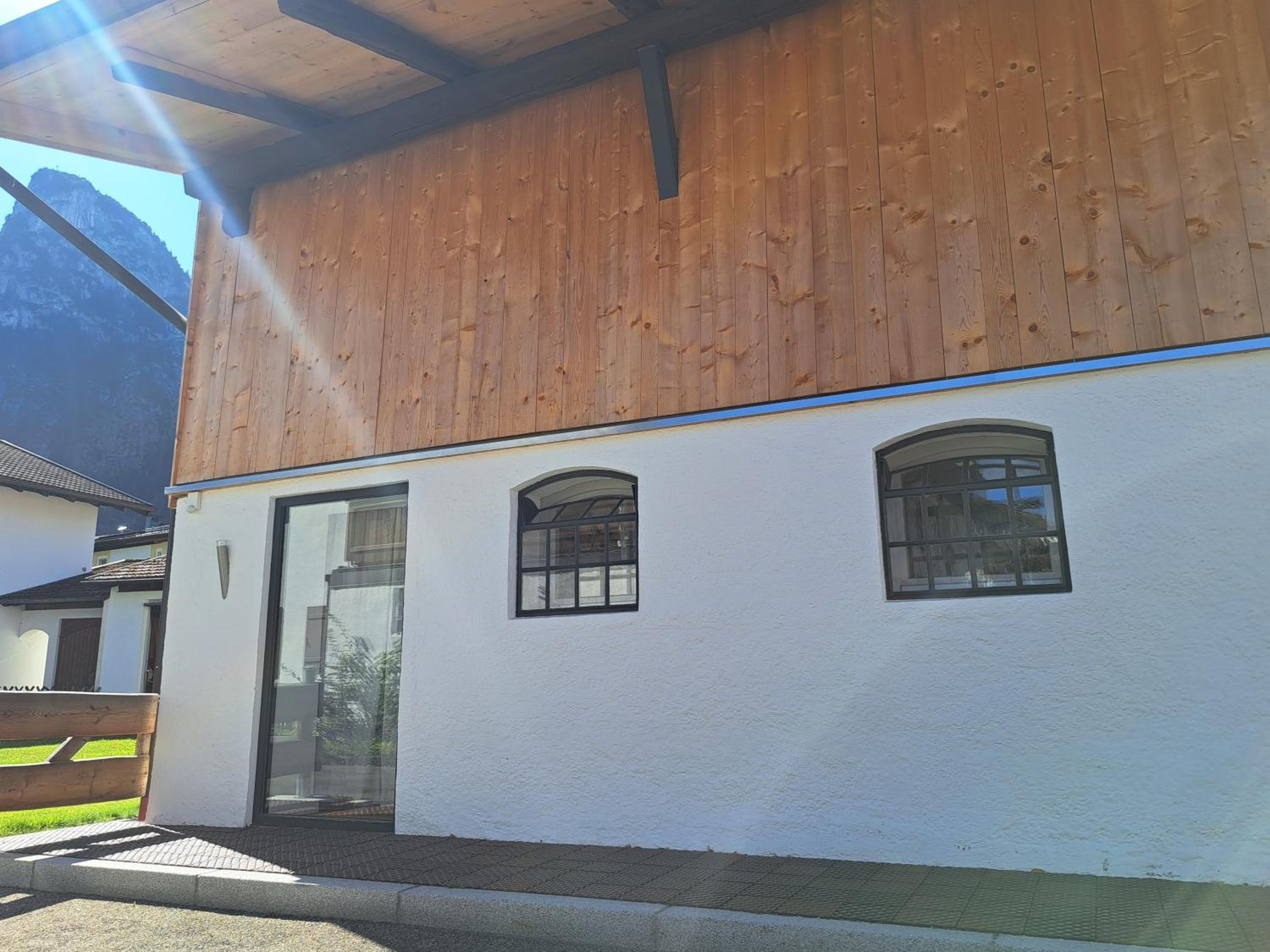 Neu! Ferienwohnungen im Lüftlmalereck, Hennalahaus