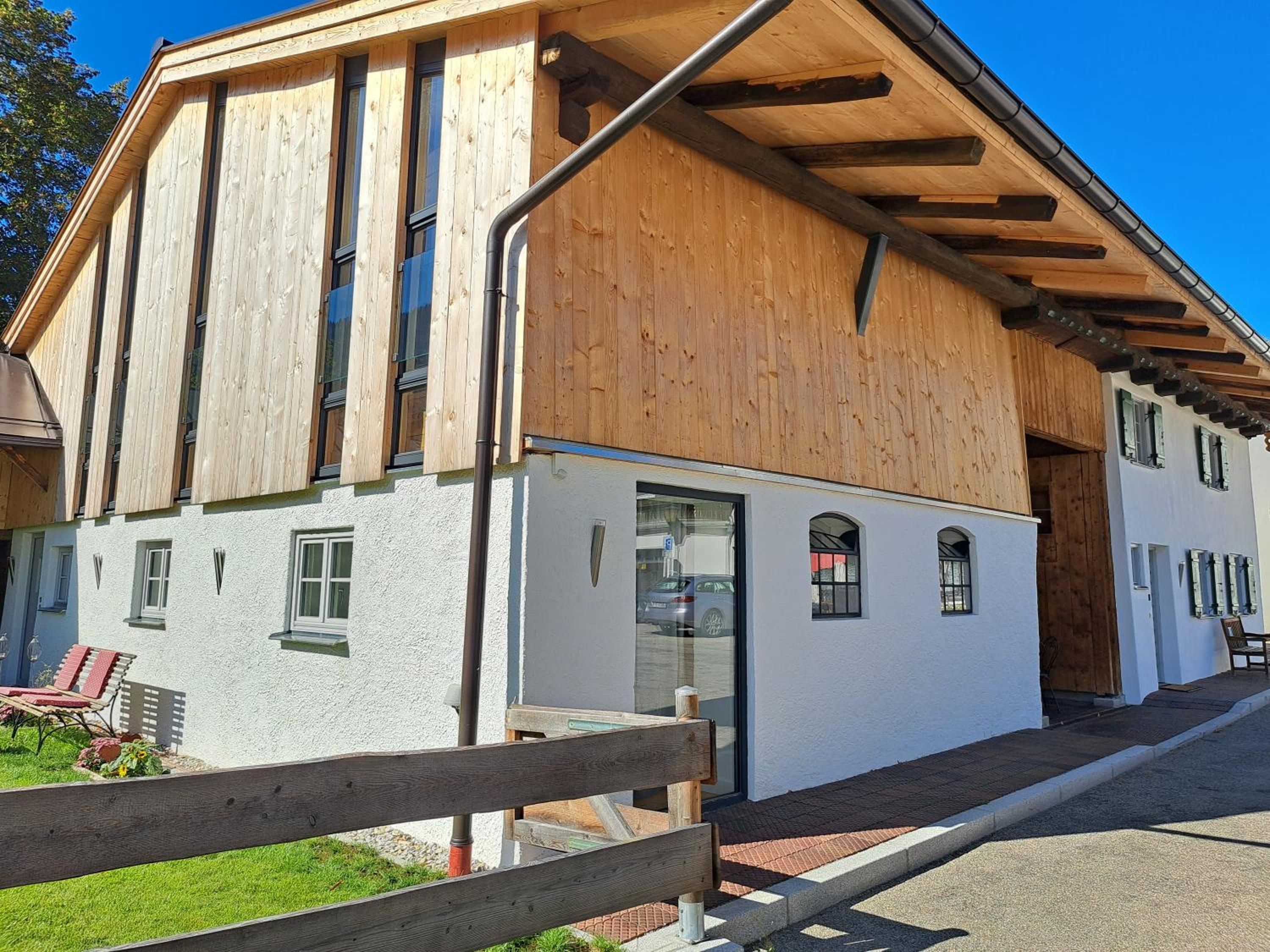 Neu! Ferienwohnungen im Lüftlmalereck, Hennalahaus