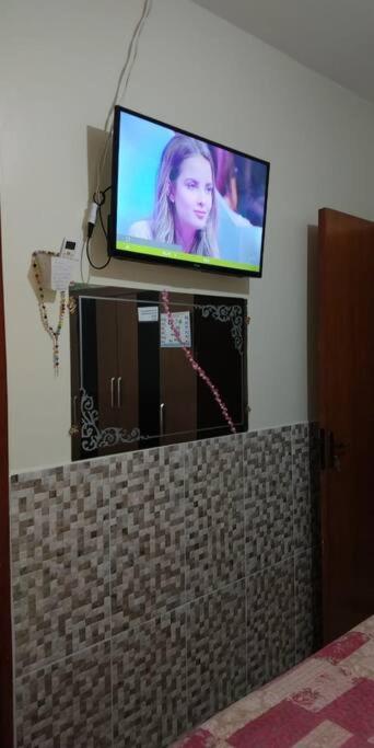 Casa em condomínio, churrasqueira privativa e piscina social