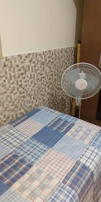 Casa em condomínio, churrasqueira privativa e piscina social