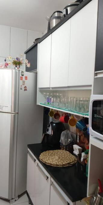 Casa em condomínio, churrasqueira privativa e piscina social
