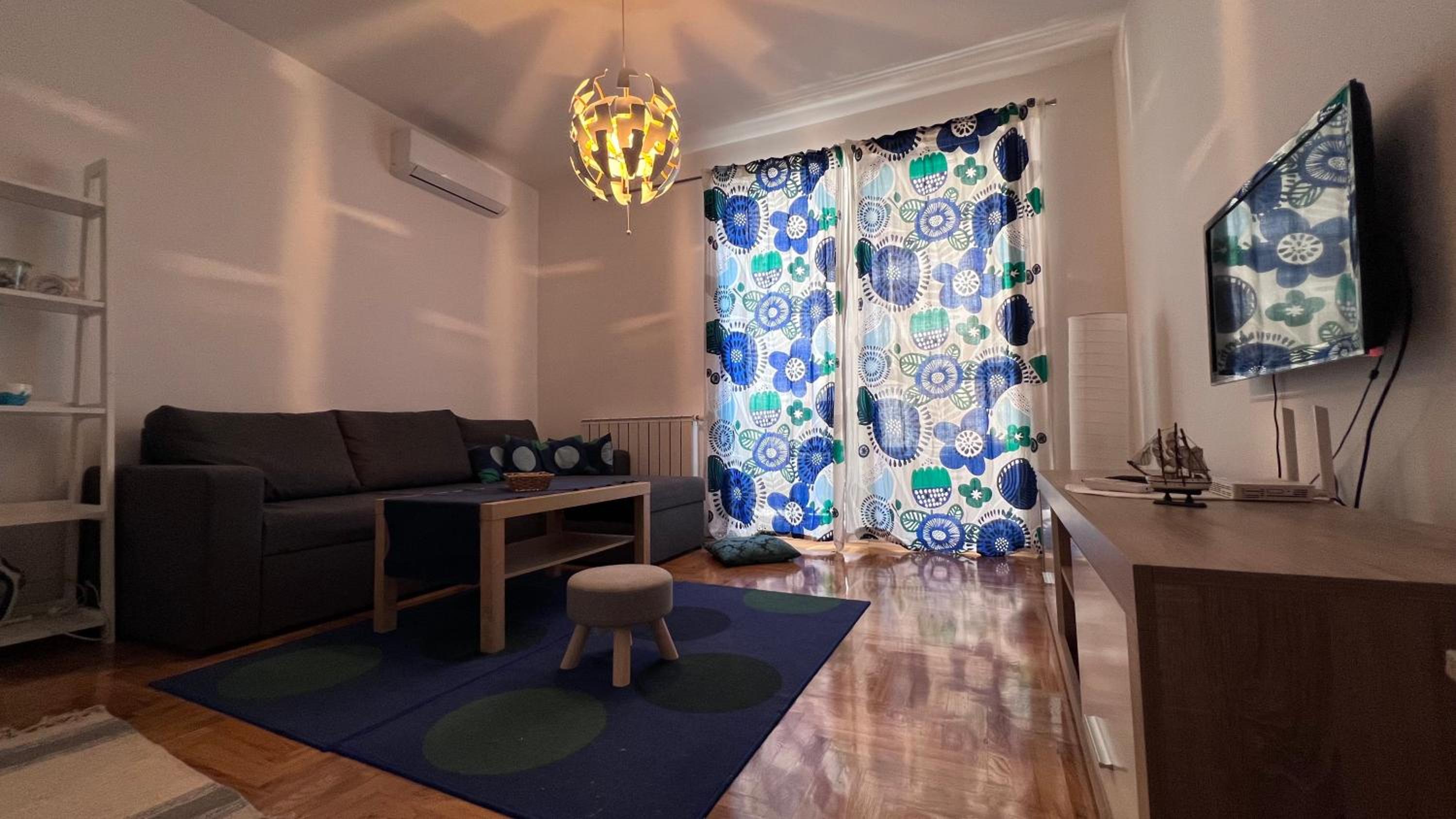 City Delight: Cozy Apartment