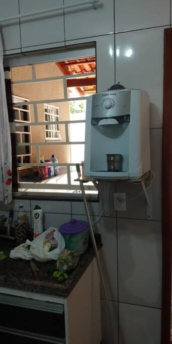 Casa em condomínio, churrasqueira privativa e piscina social
