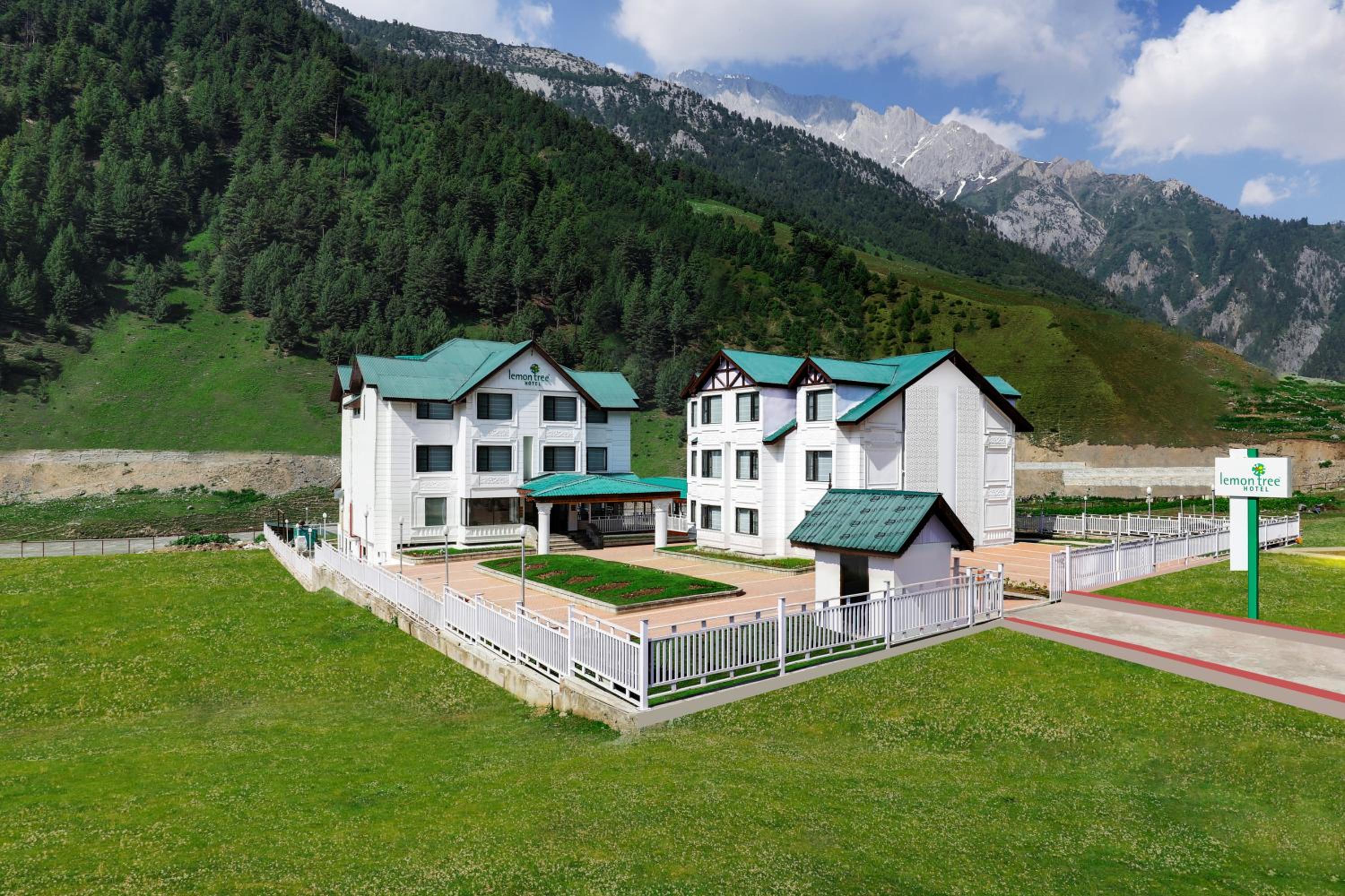 Lemon Tree Hotel, Sonmarg by the Riverside