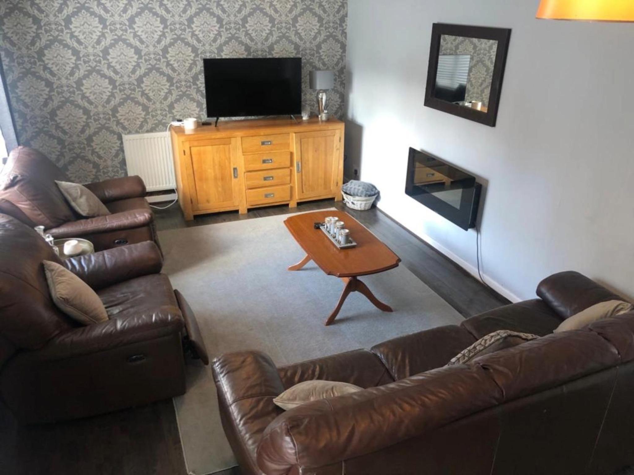 Extensive 4 bed close to Peterborough view 3