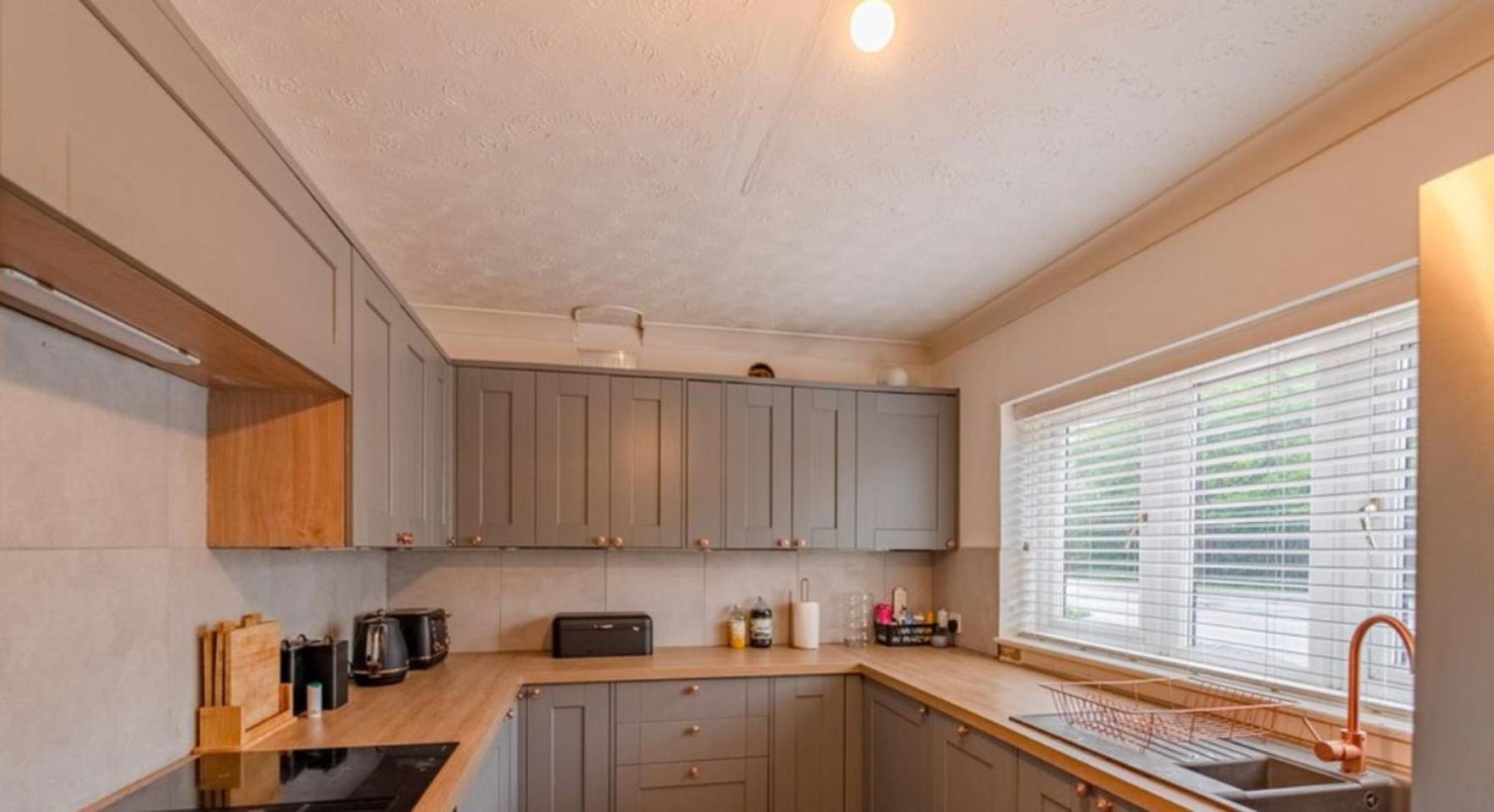 Extensive 4 bed close to Peterborough view 4
