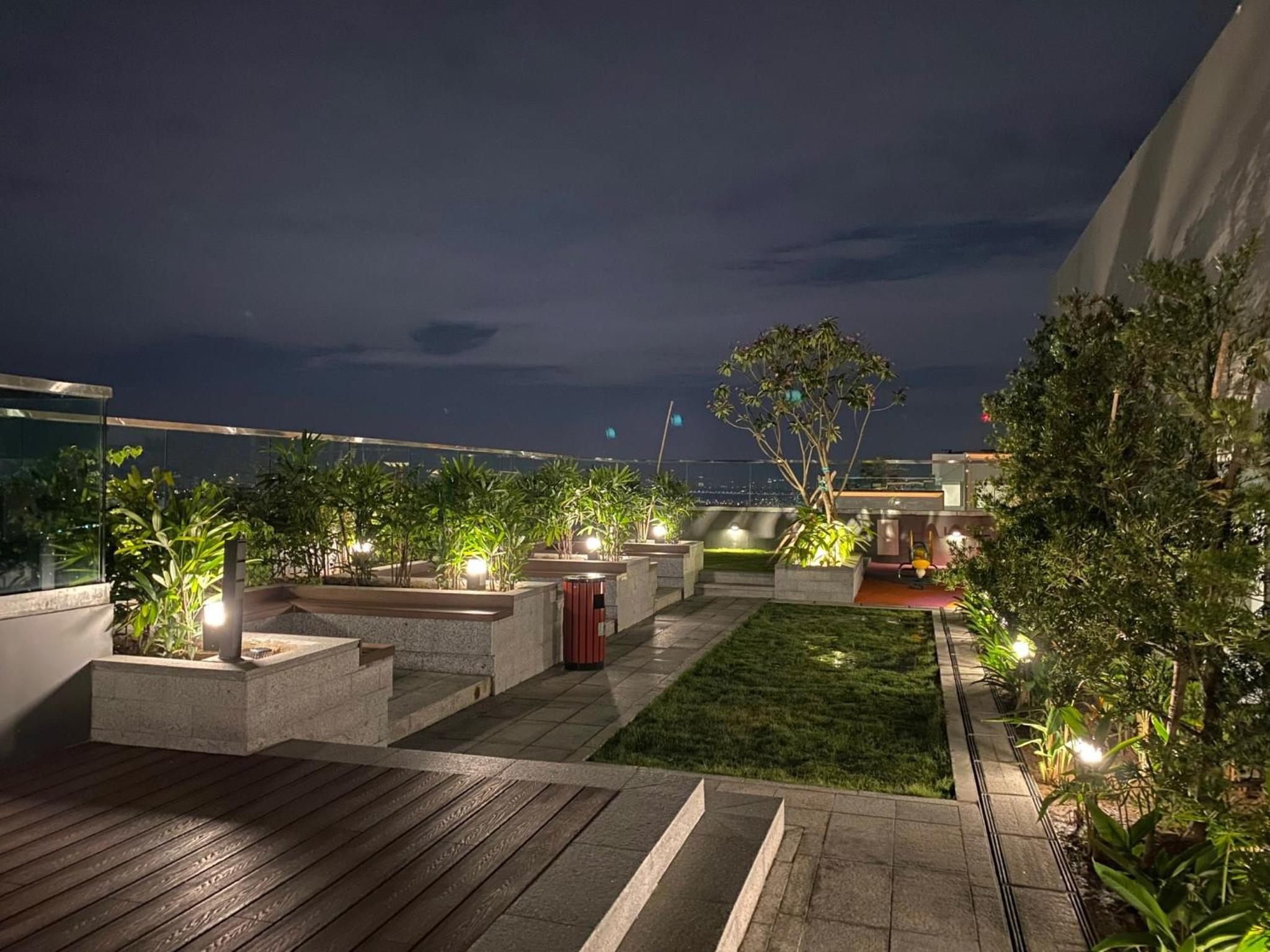 Modern apt - rooftop pool - park view - lux gym - Masteri waterfront view 4