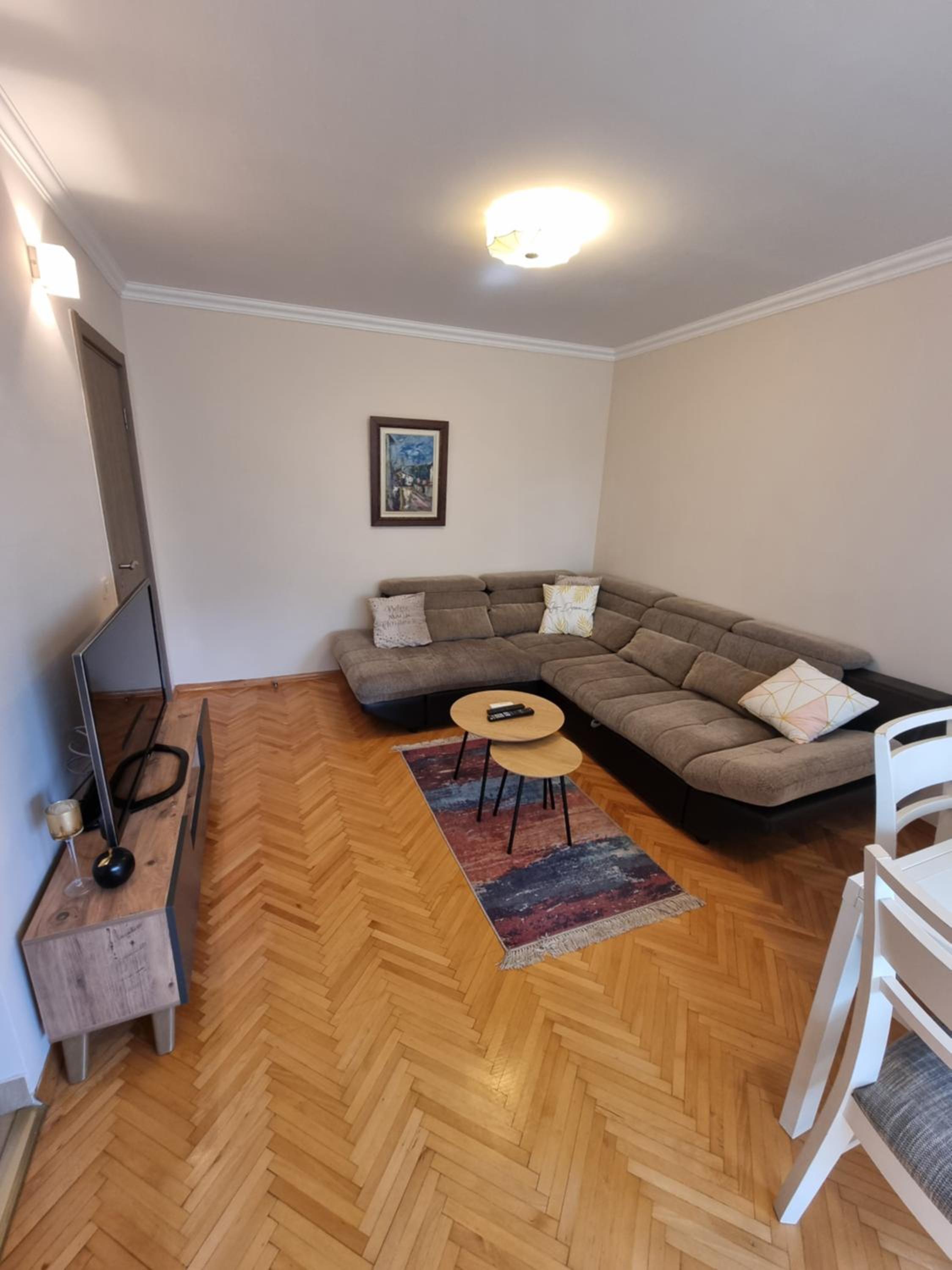 Cozy Central Apartment next to Bus and Train Station