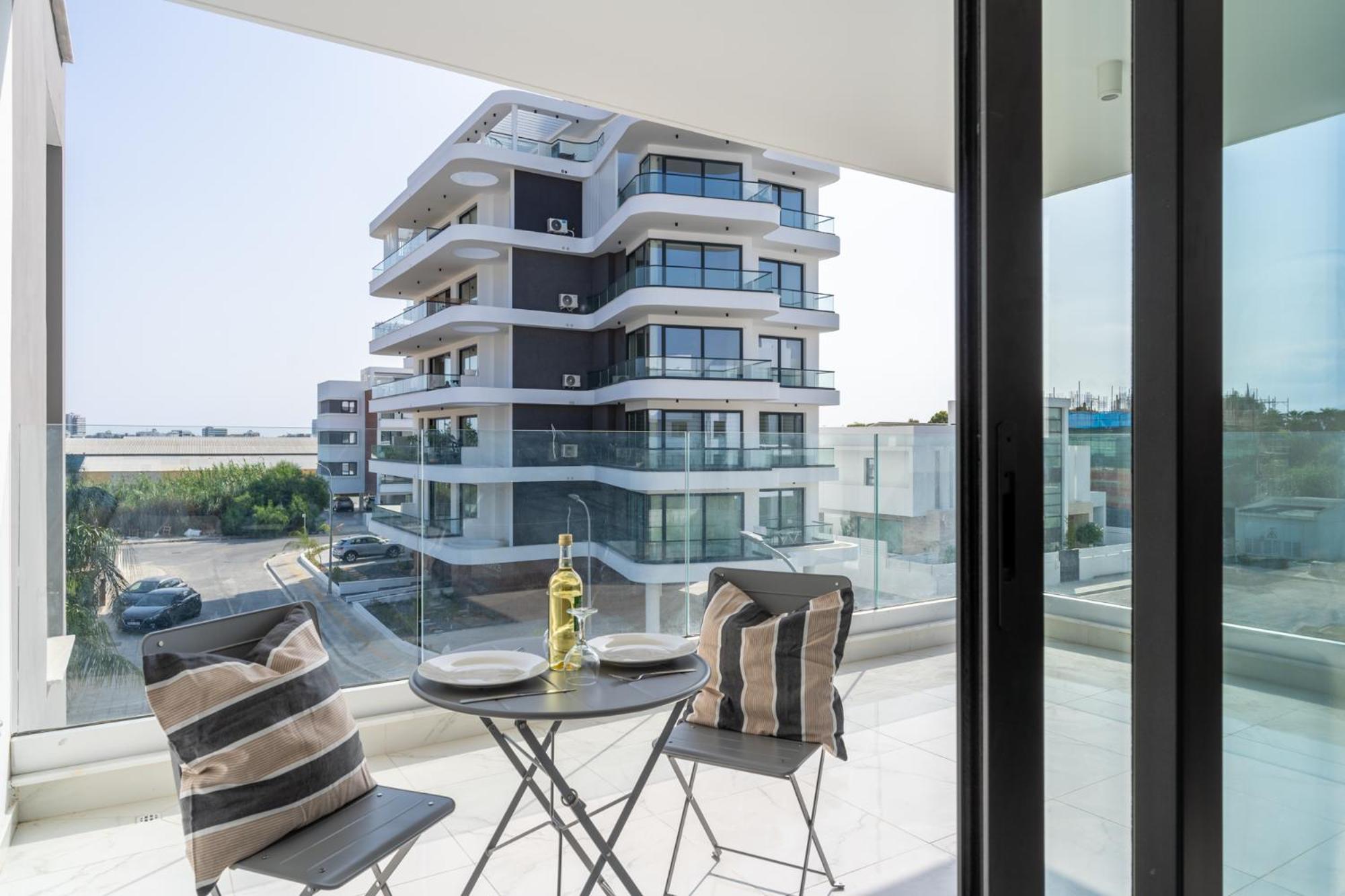 Taupe’s 2-Bedroom Apartment in Larnaca