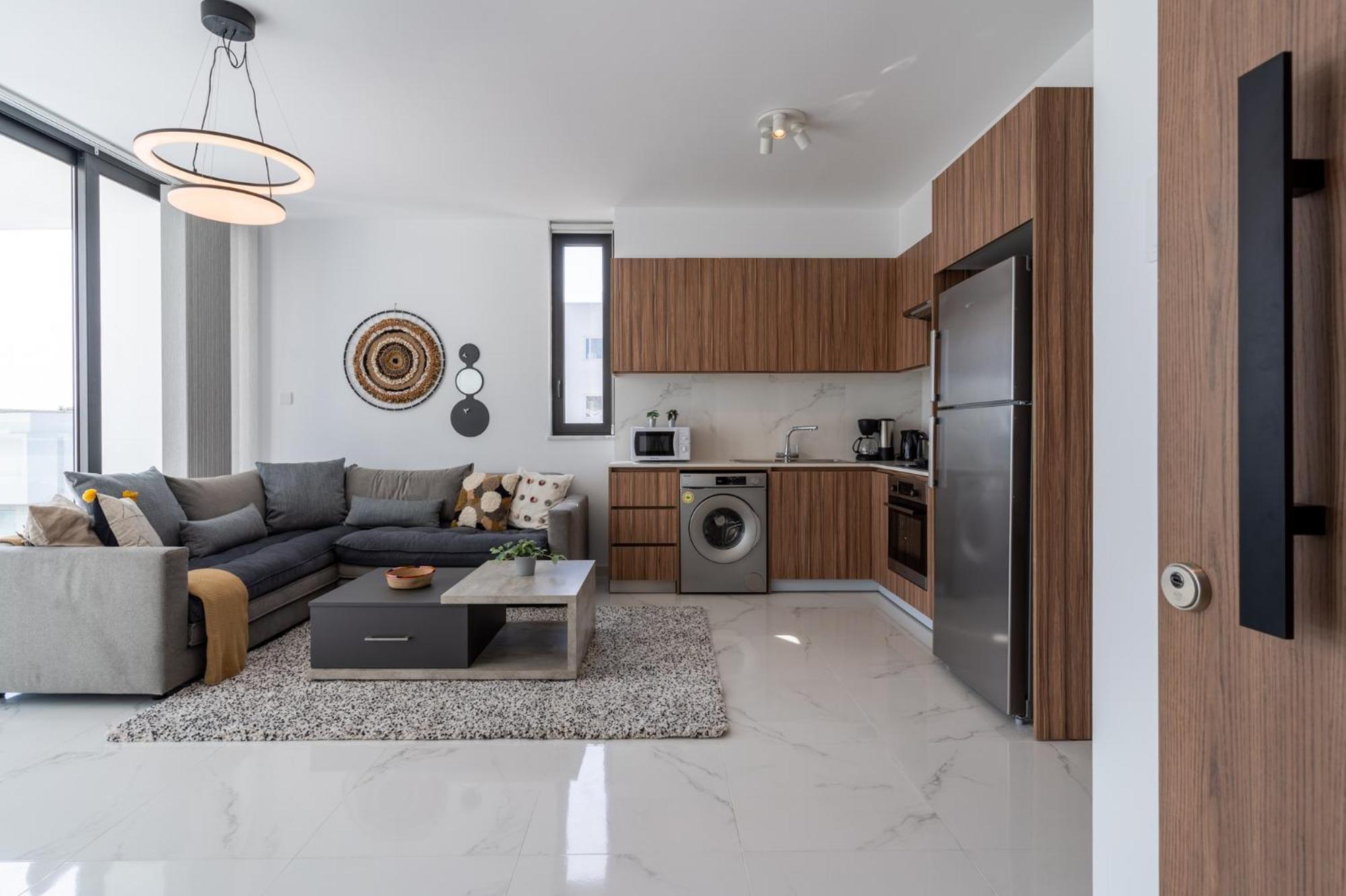 Taupe’s 2-Bedroom Apartment in Larnaca