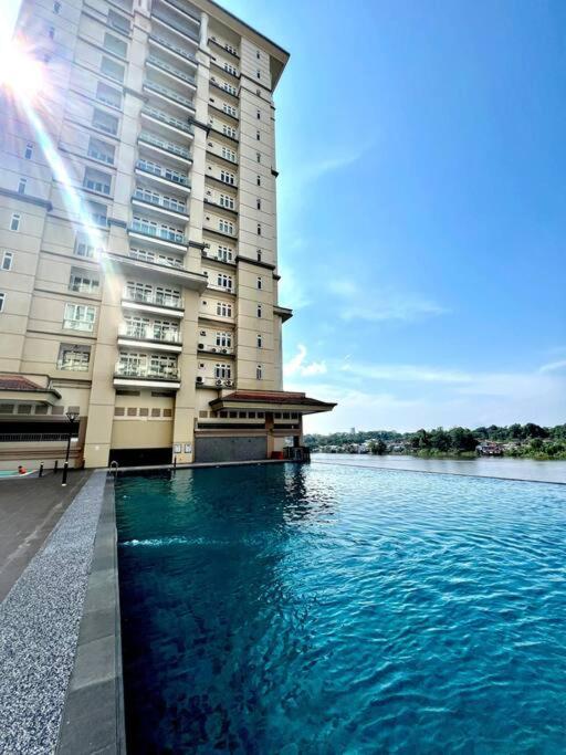 Elegant Riverine Diamond Homestay With Pool