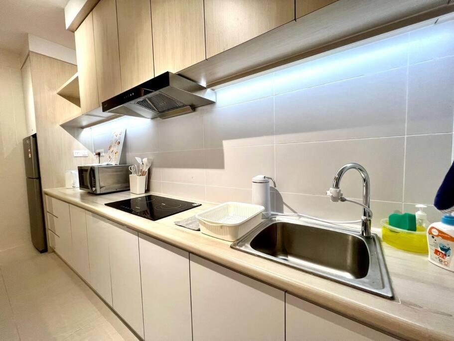 Elegant Riverine Diamond Homestay With Pool