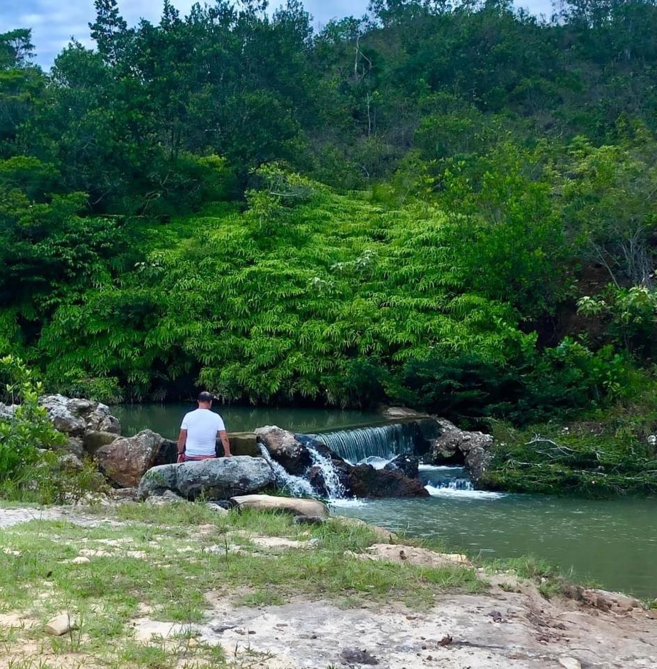 Casa campestre a 2 horas del desierto tatacoa balneario privado
