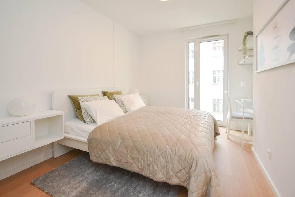 Luxury apartment in city center view 2