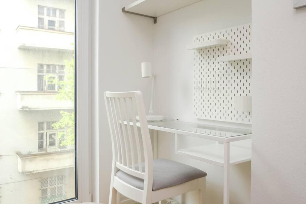 Luxury apartment in city center view 4