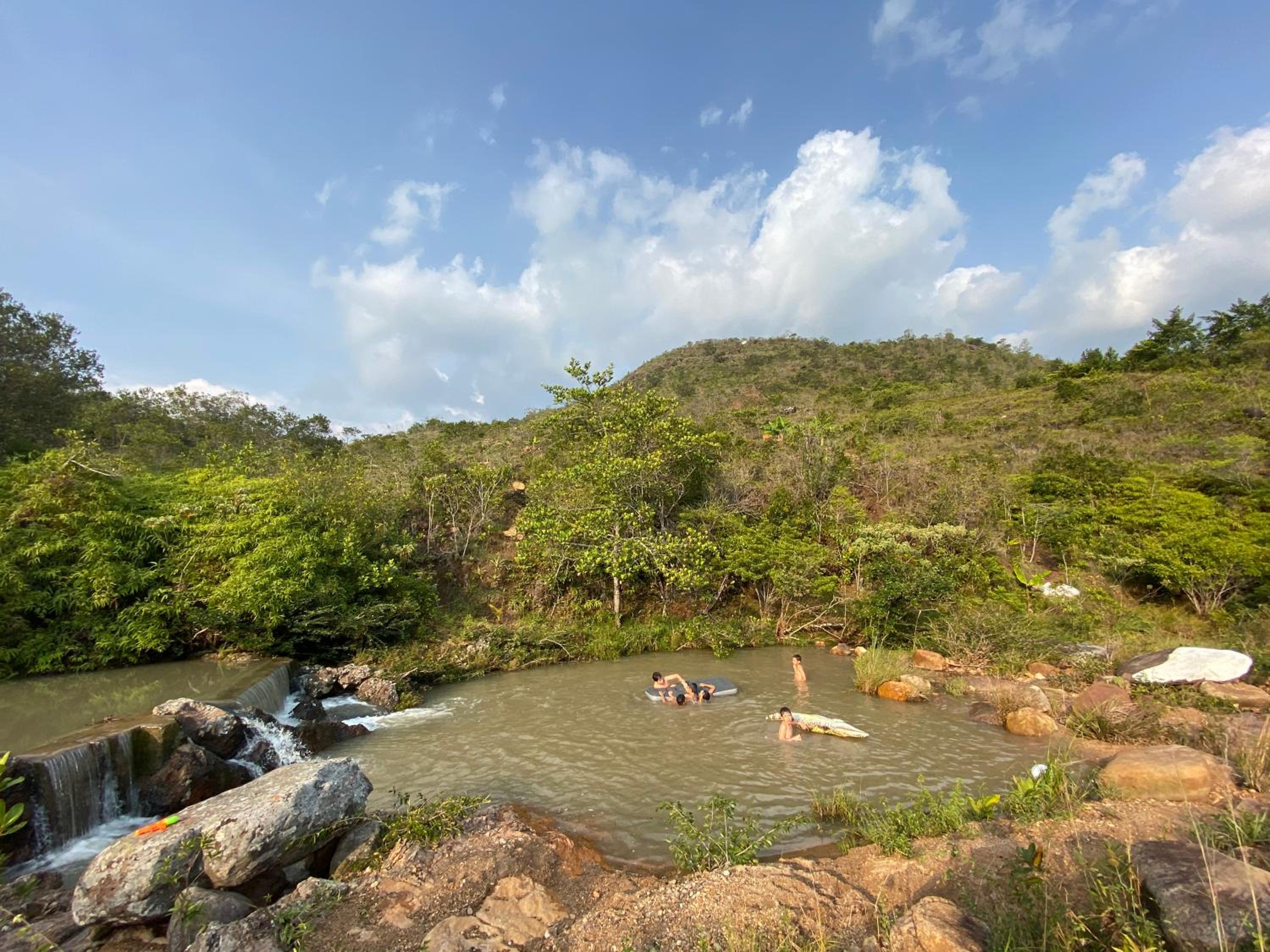Casa campestre a 2 horas del desierto tatacoa balneario privado