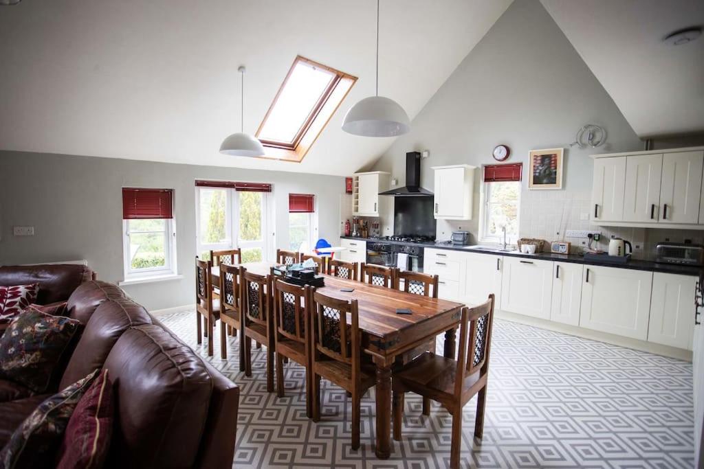 Contractor and Trade Accommodation - West Wales - Ample Parking - Sleeps up to 10 view 3