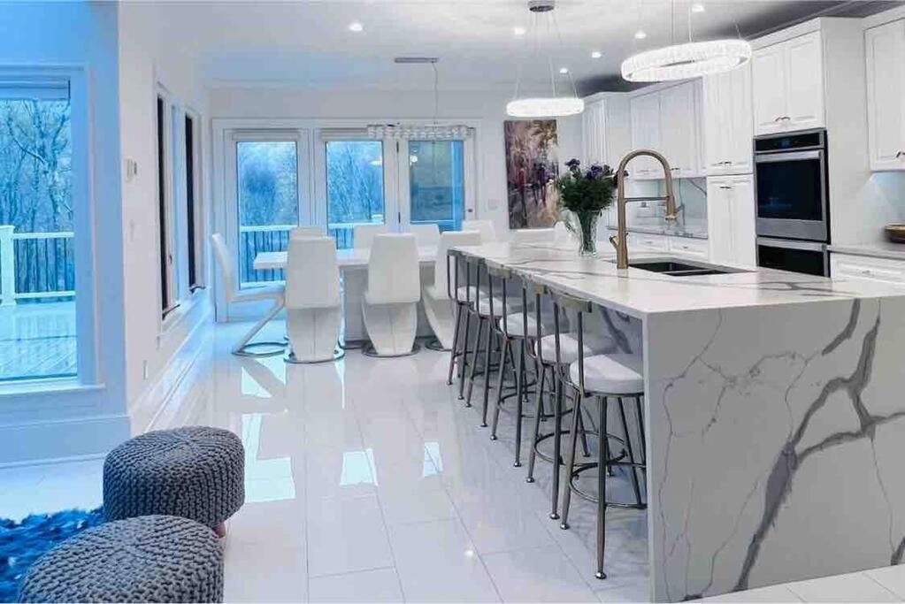 Mountain Vista Luxury Retreat! view 5