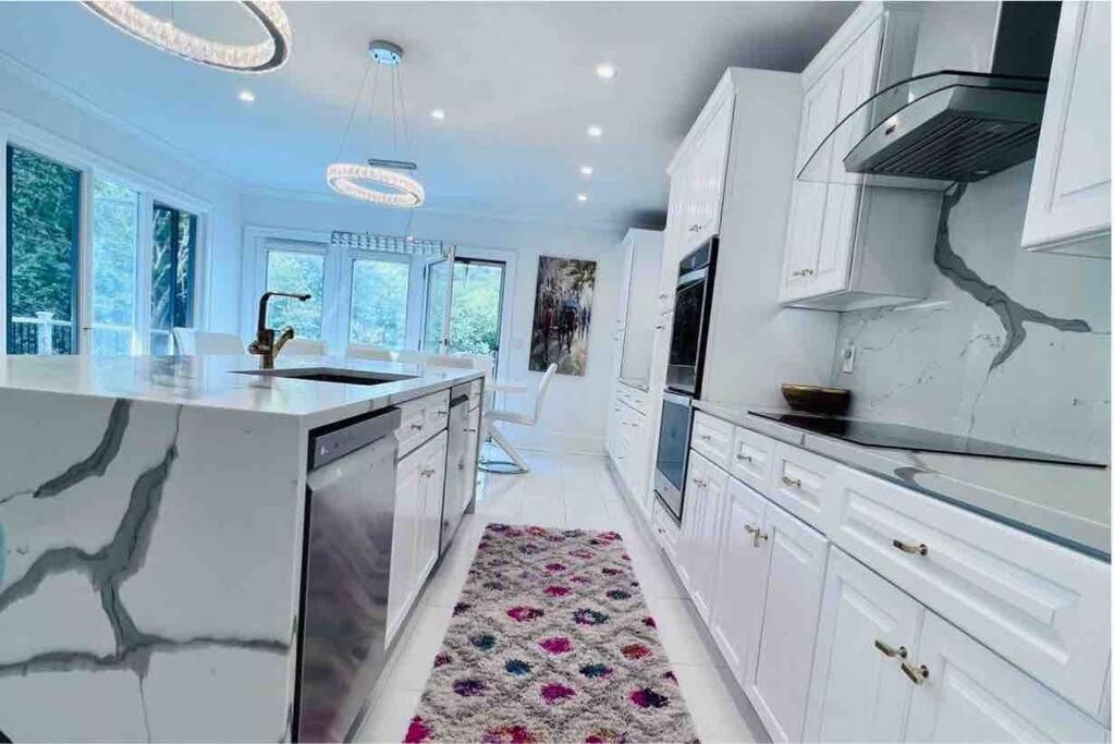 Mountain Vista Luxury Retreat! view 4