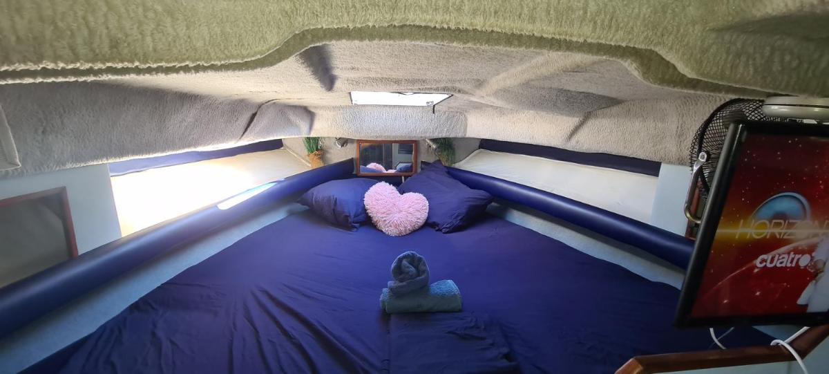 Boat to sleep in Barcelona photo 5