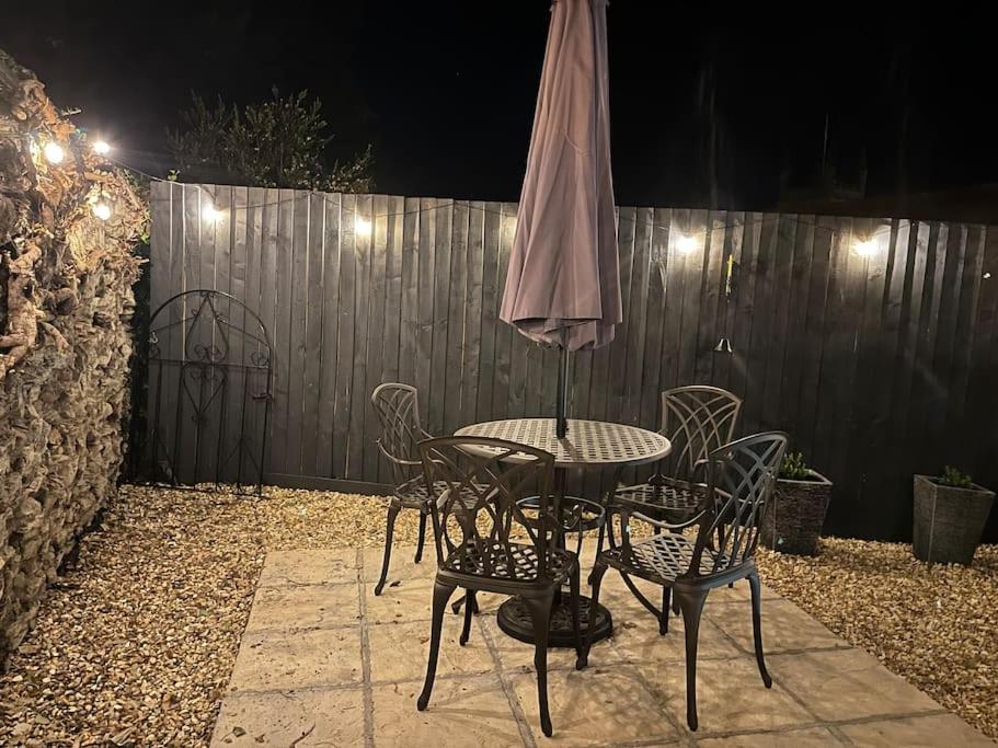Bells Cottage - 5 min walking distance to train station and town on your doorsteps