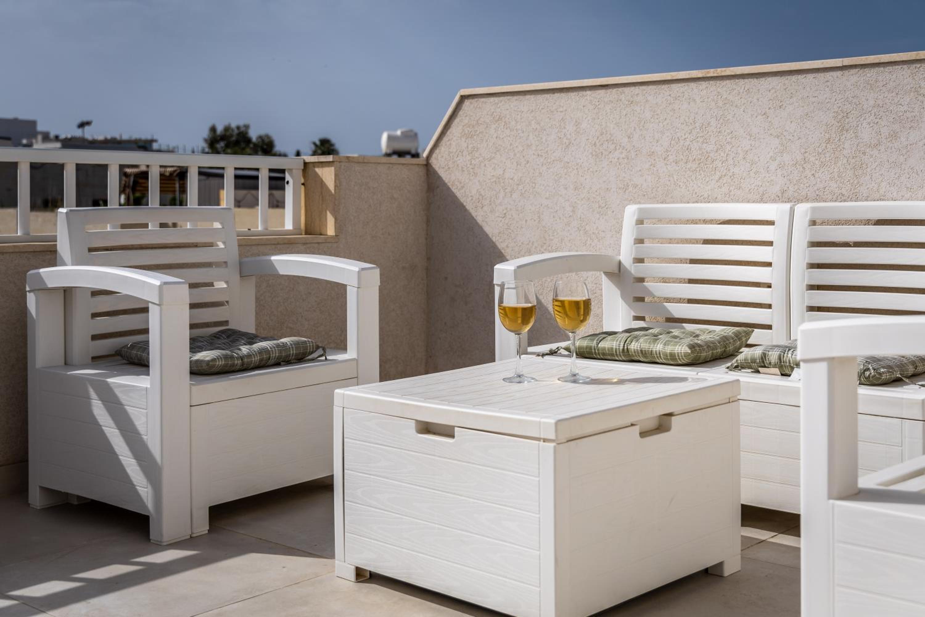 Xemx Sabiha Suite 5 min walk from St Julians view 3
