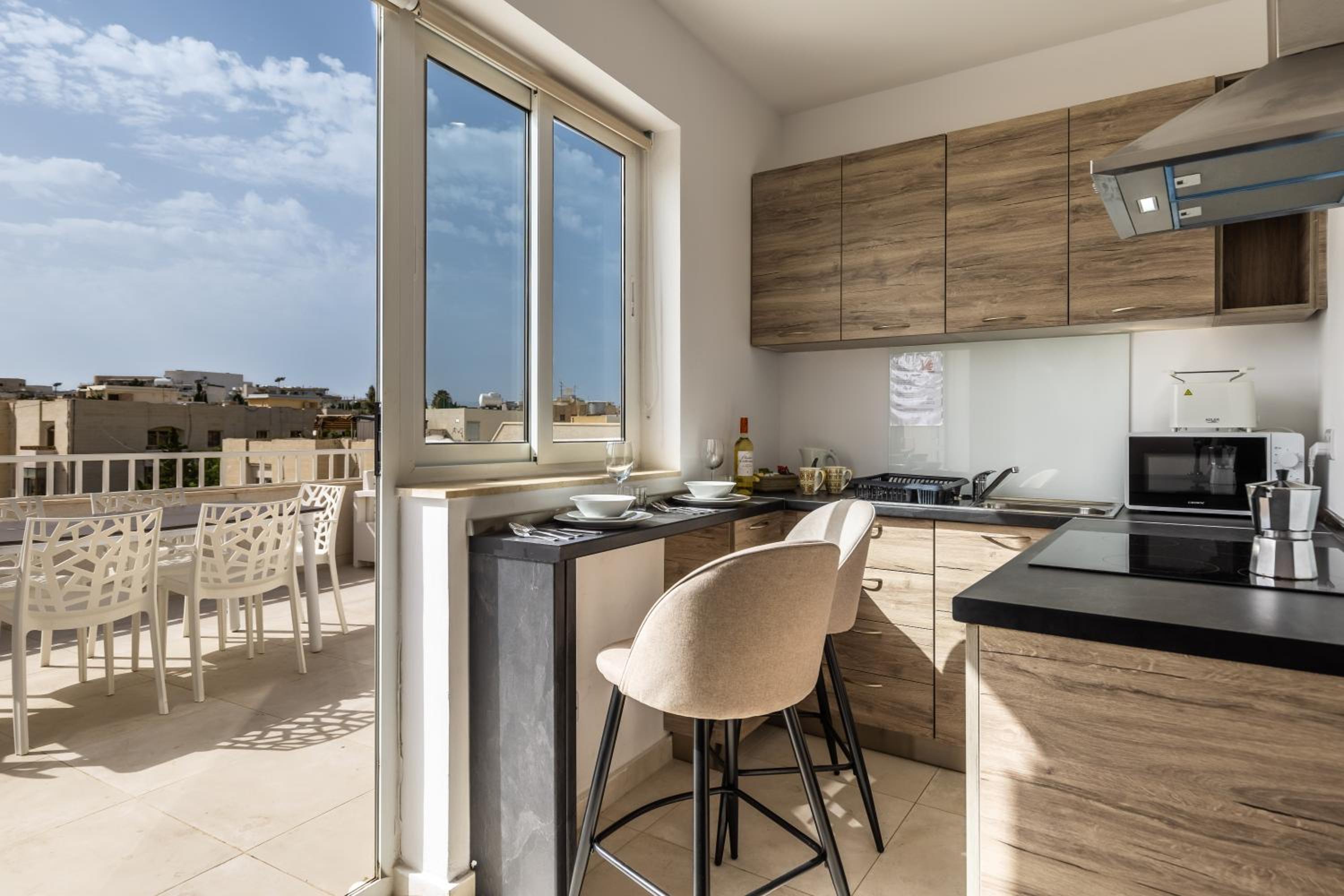 Xemx Sabiha Suite 5 min walk from St Julians