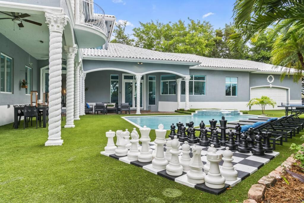7BD Paradise with Amazing pool Jacuzzi Games L32 view 4
