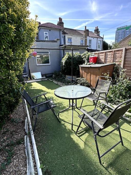 18 min to central London 5 min walk to Abby wood