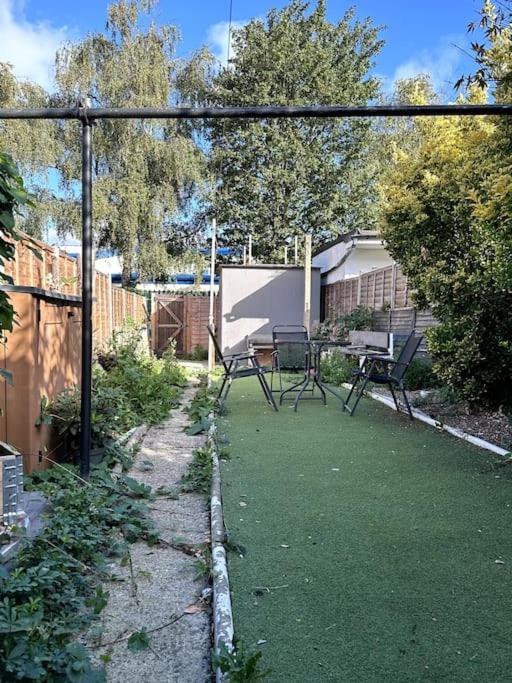 18 min to central London 5 min walk to Abby wood
