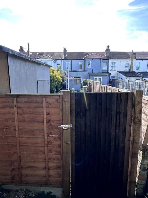 18 min to central London 5 min walk to Abby wood