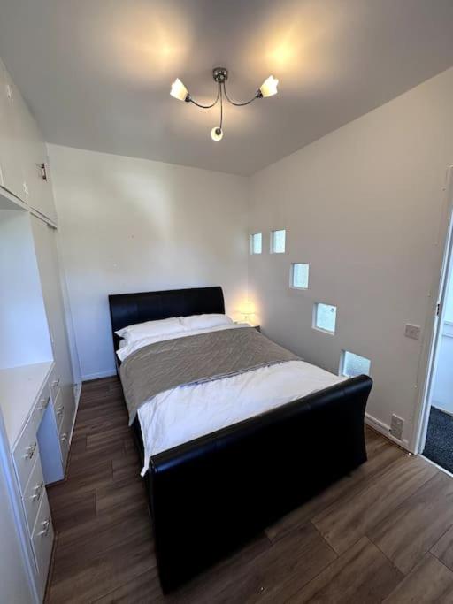 18 min to central London 5 min walk to Abby wood