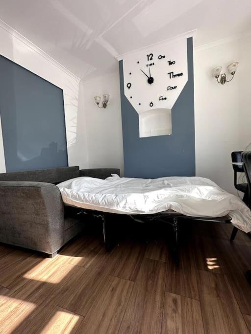 18 min to central London 5 min walk to Abby wood