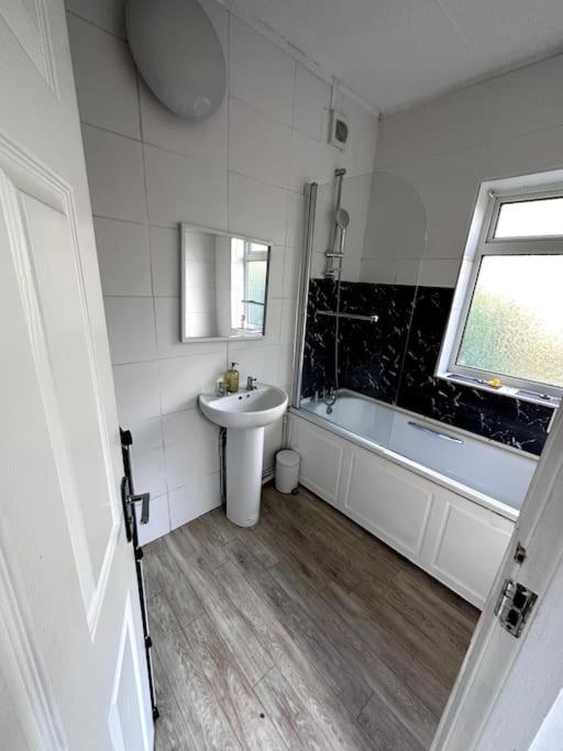 18 min to central London 5 min walk to Abby wood