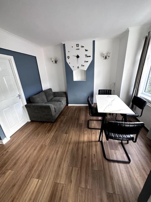 18 min to central London 5 min walk to Abby wood