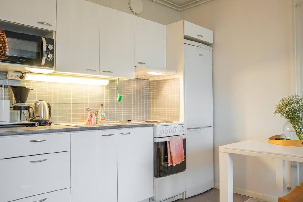 Arctic Downtown Dream: Cozy City Studio