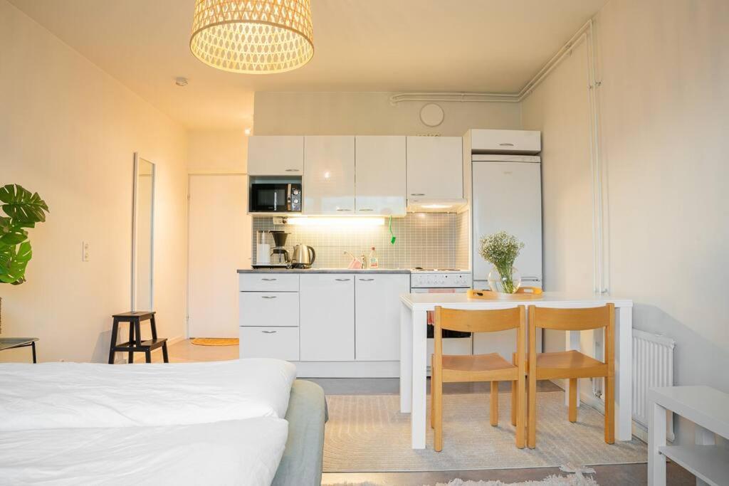 Arctic Downtown Dream: Cozy City Studio