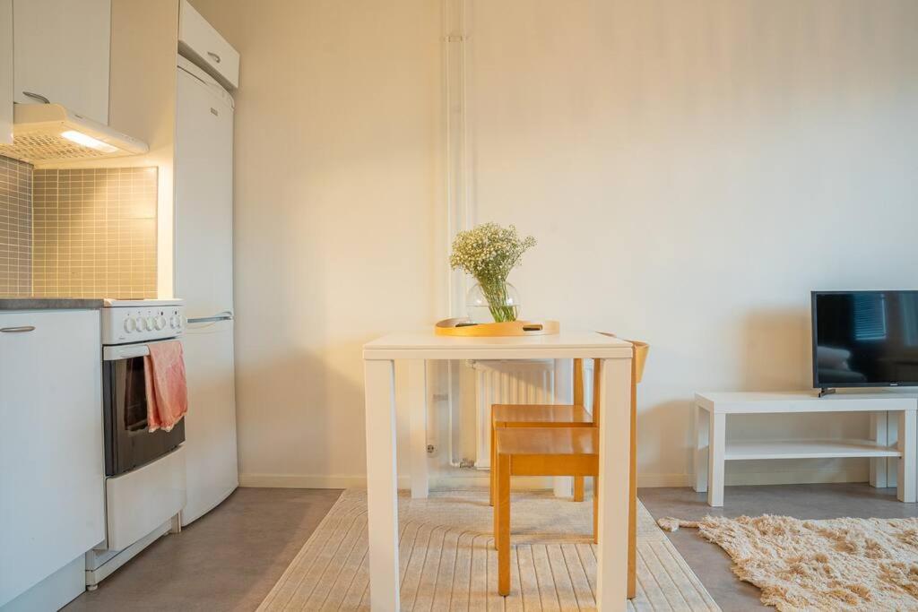 Arctic Downtown Dream: Cozy City Studio