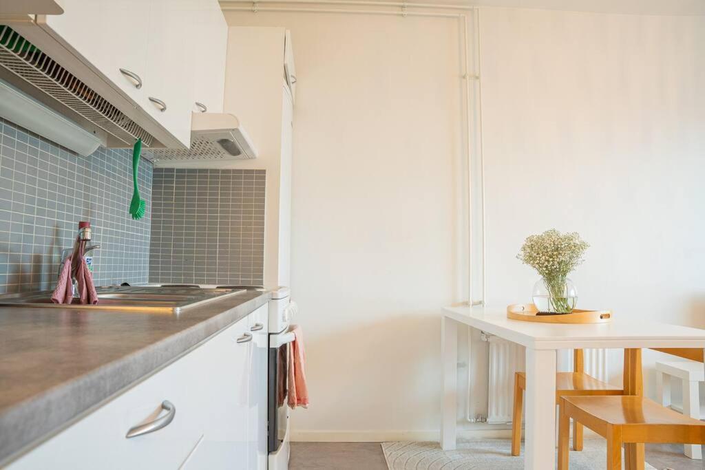 Arctic Downtown Dream: Cozy City Studio