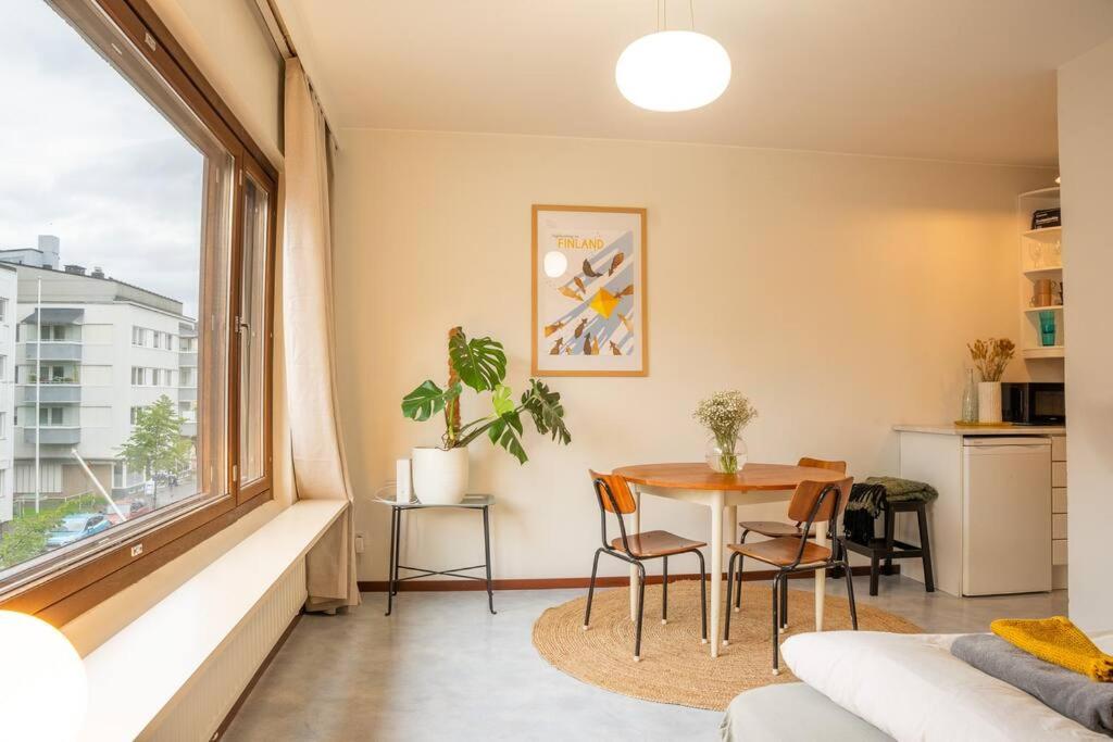 Arctic Vintage Oasis: Unique City Studio