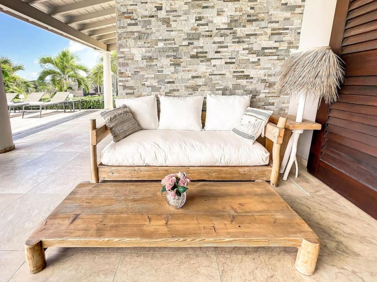 Villa Indigo Pearl, luxury, Orient Bay seaview