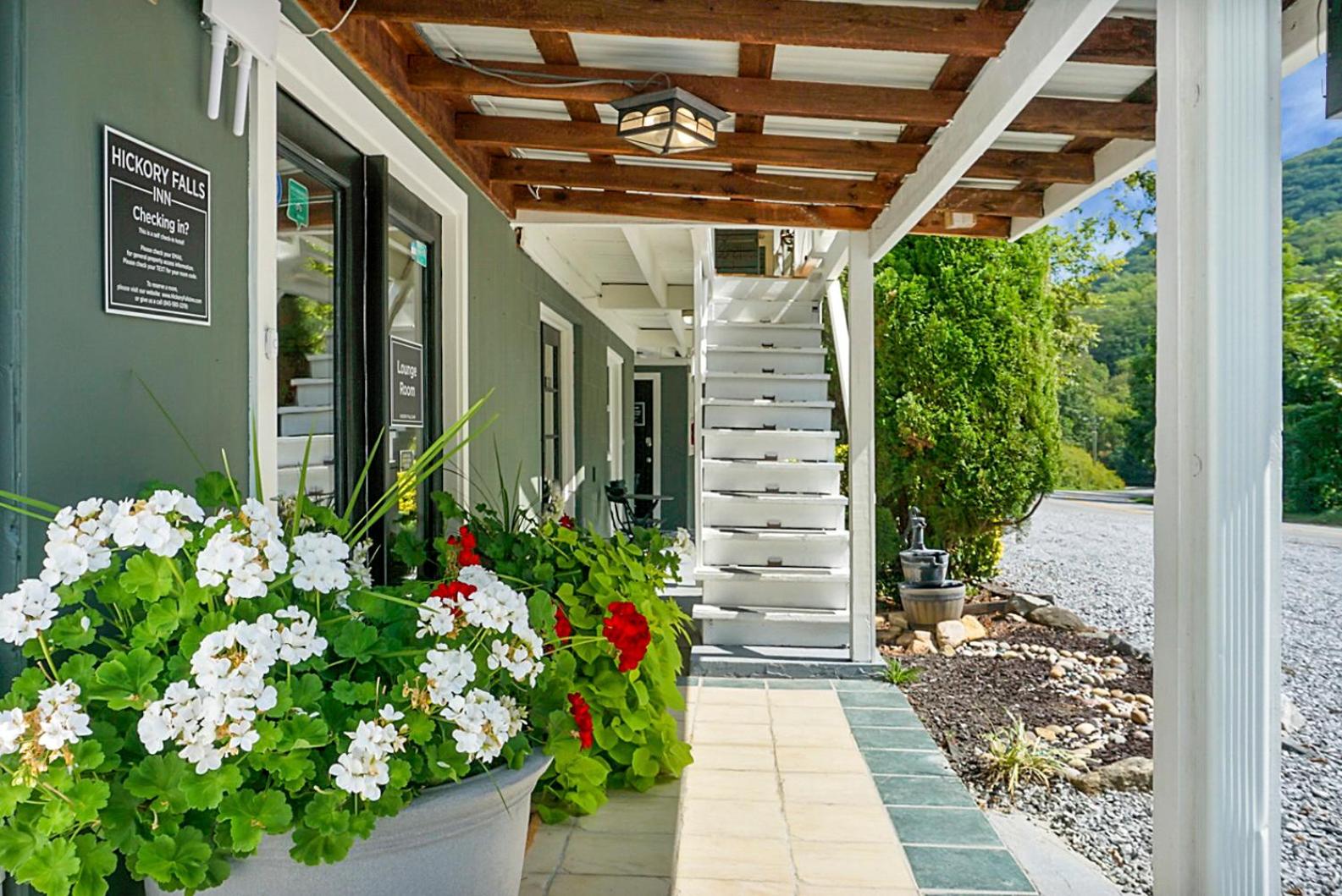 Hickory Falls Inn