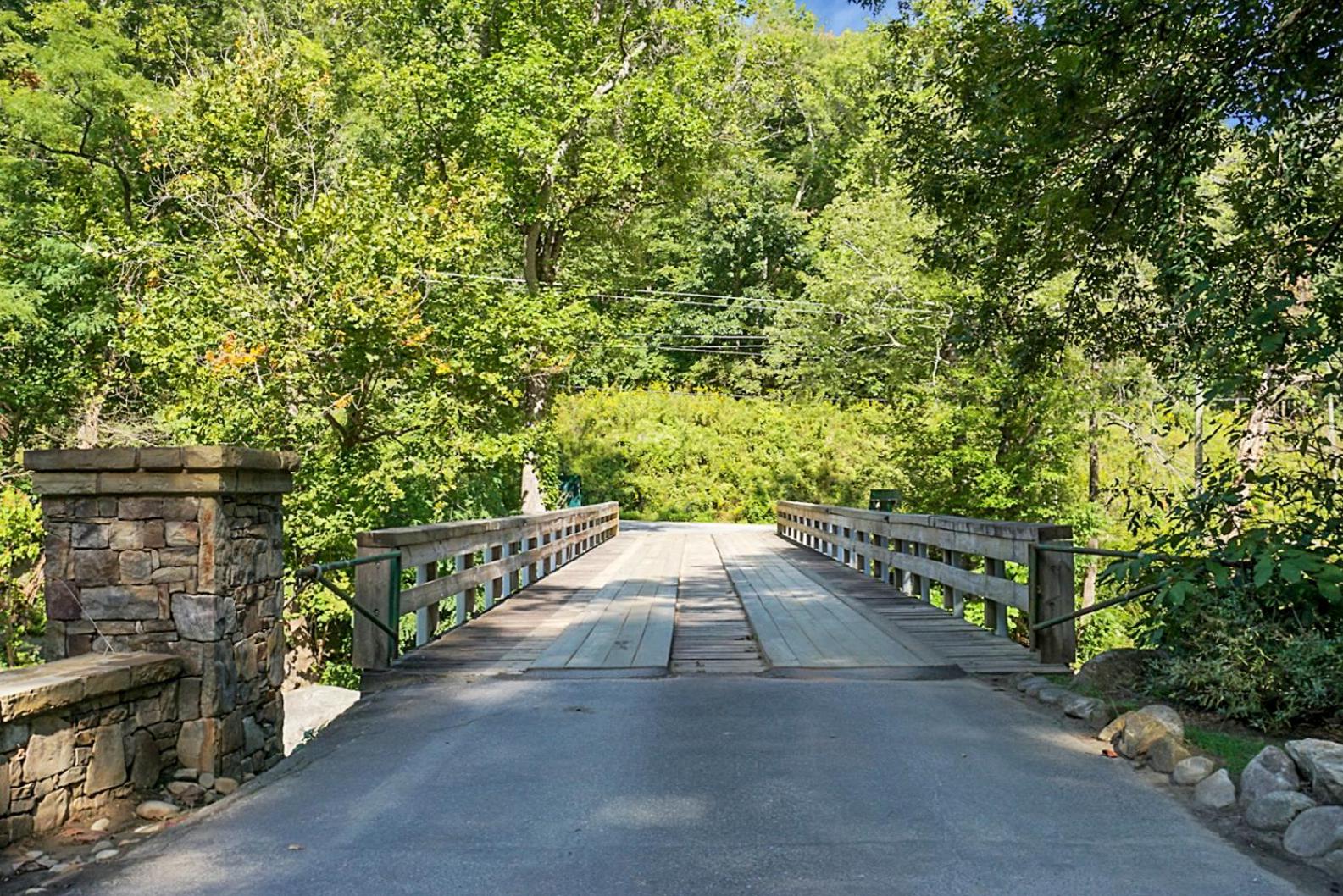 Hickory Falls Inn