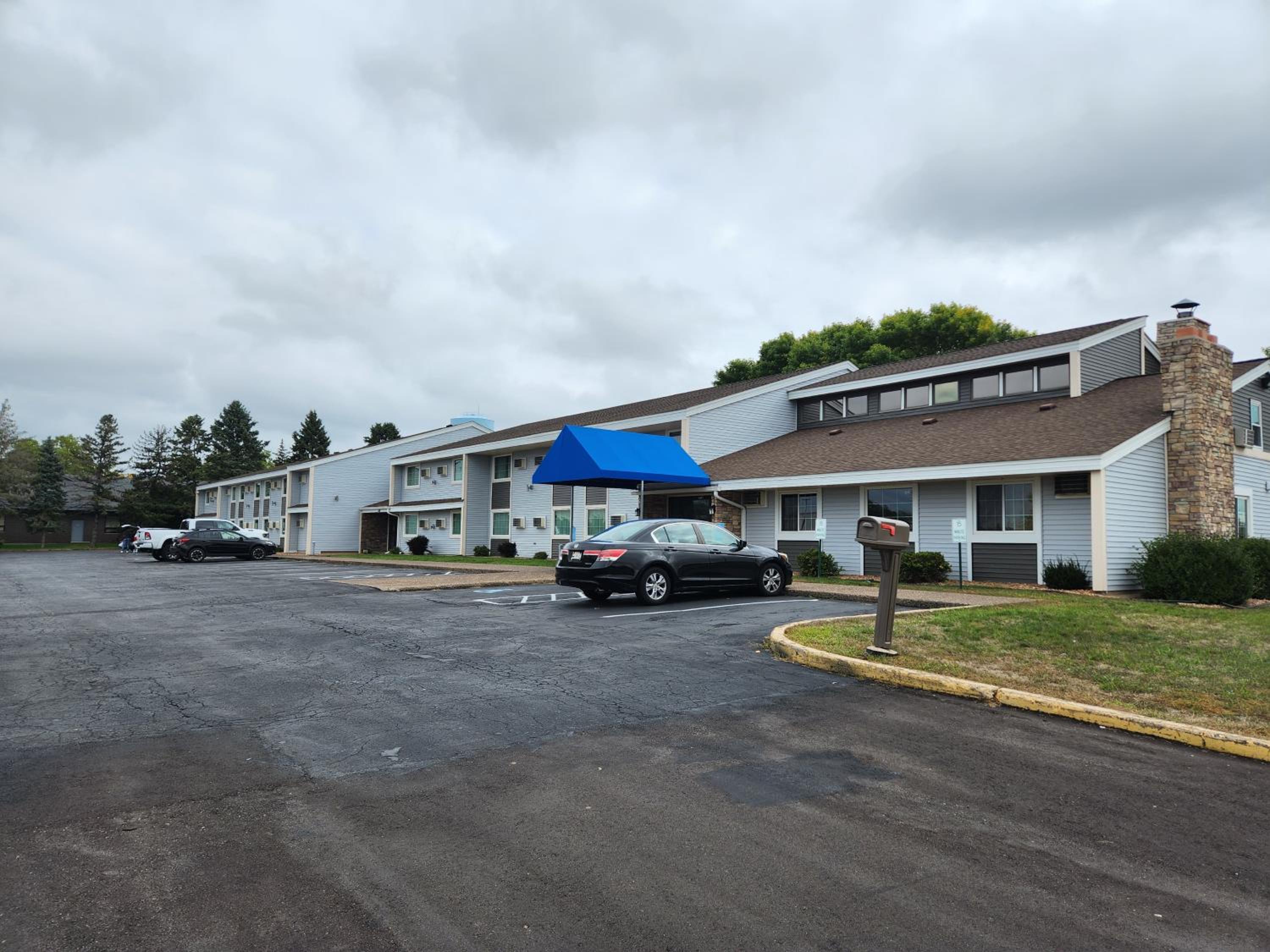 Stillwater Inn & Suites view 3