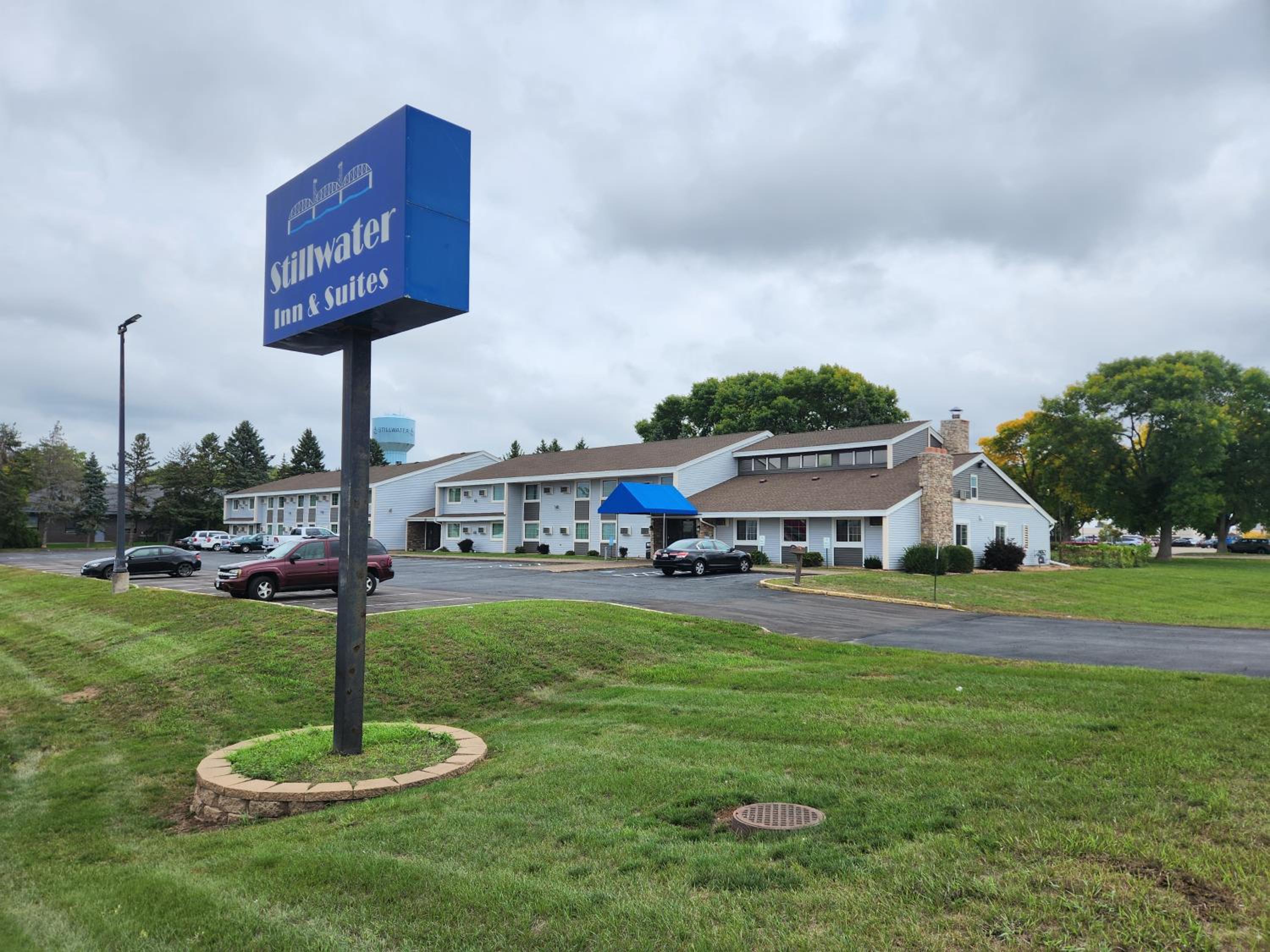 Stillwater Inn & Suites view 2