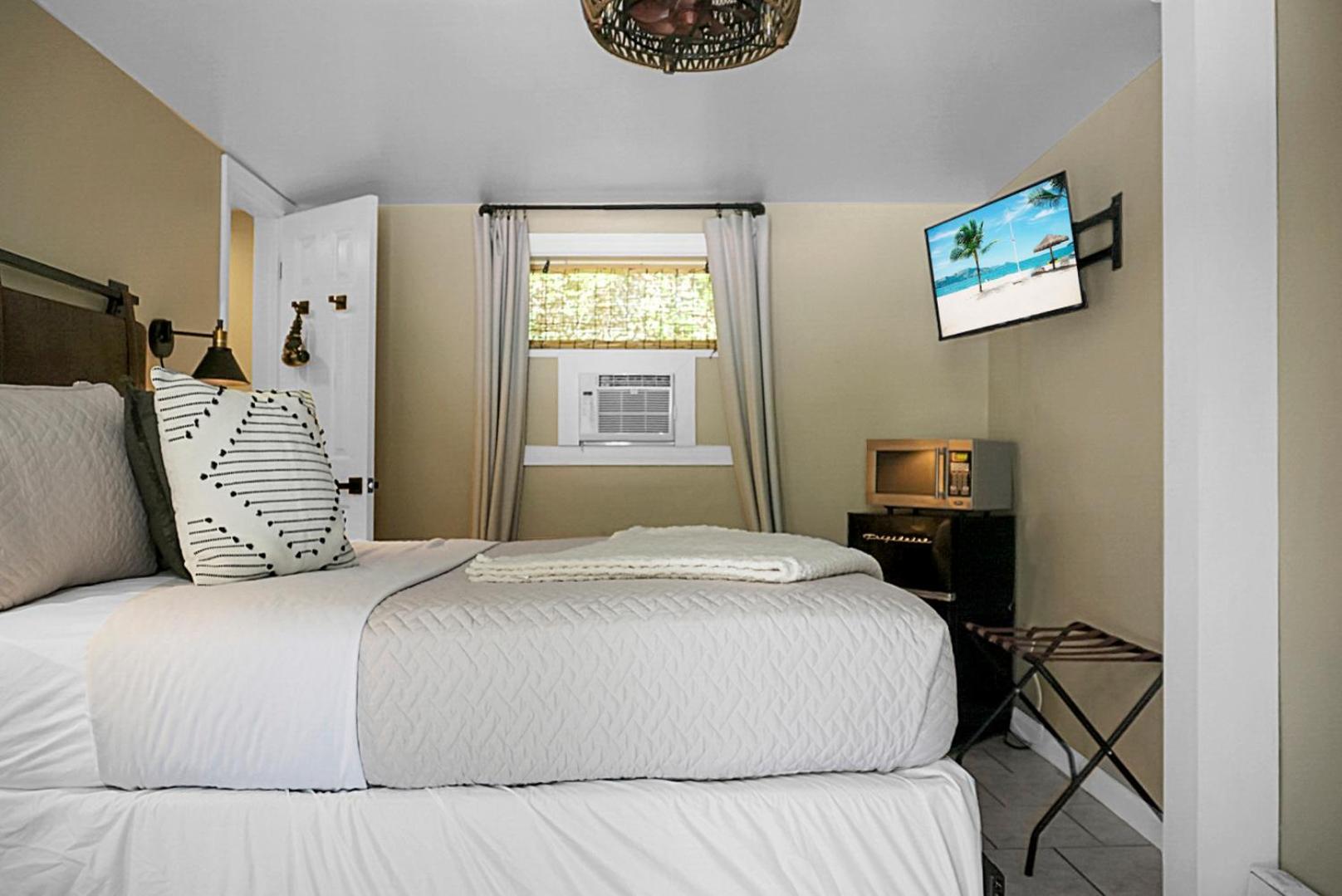 Hickory Falls Inn