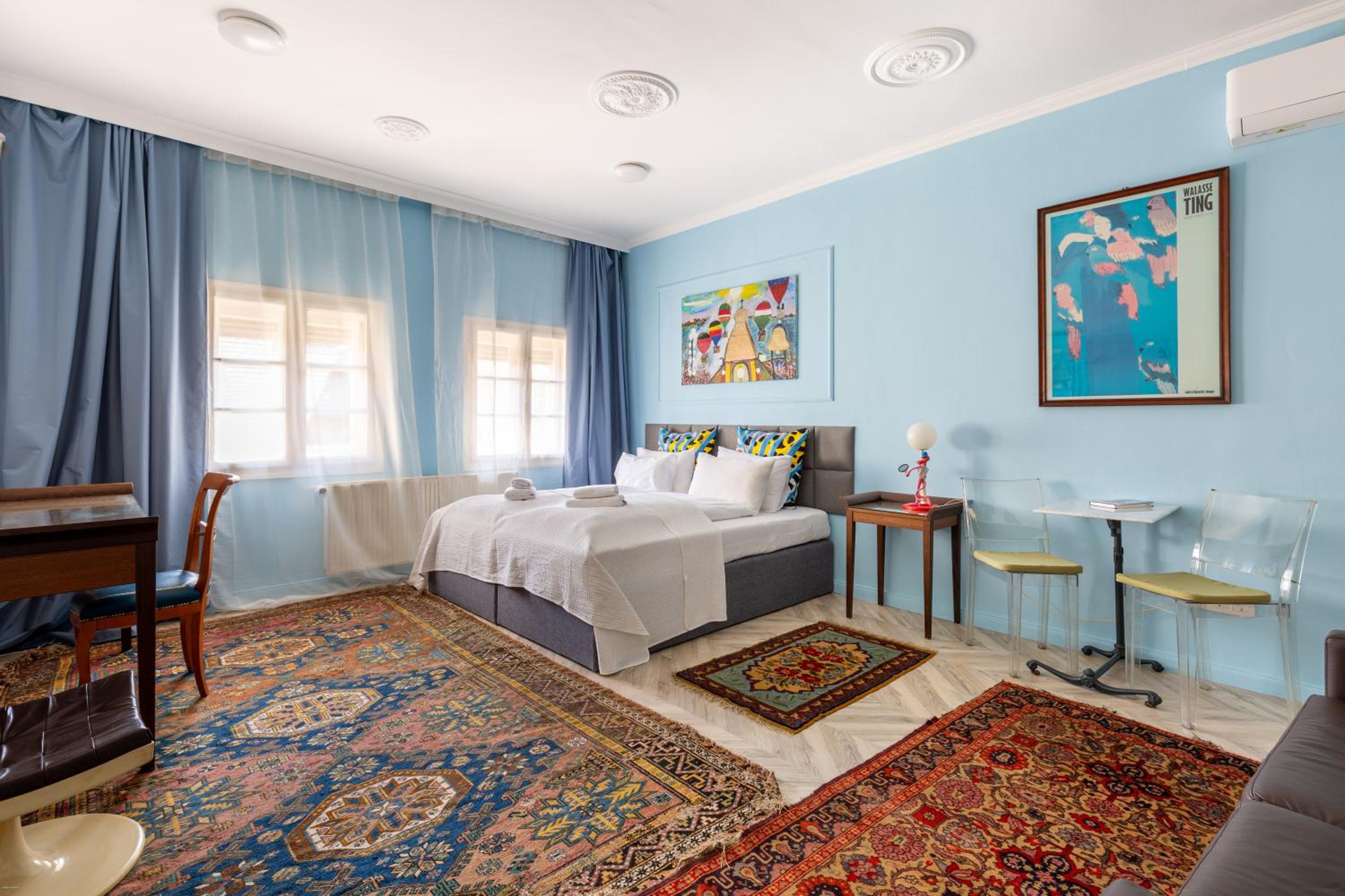 Huge & Stylish in the Center for up to 20 people
