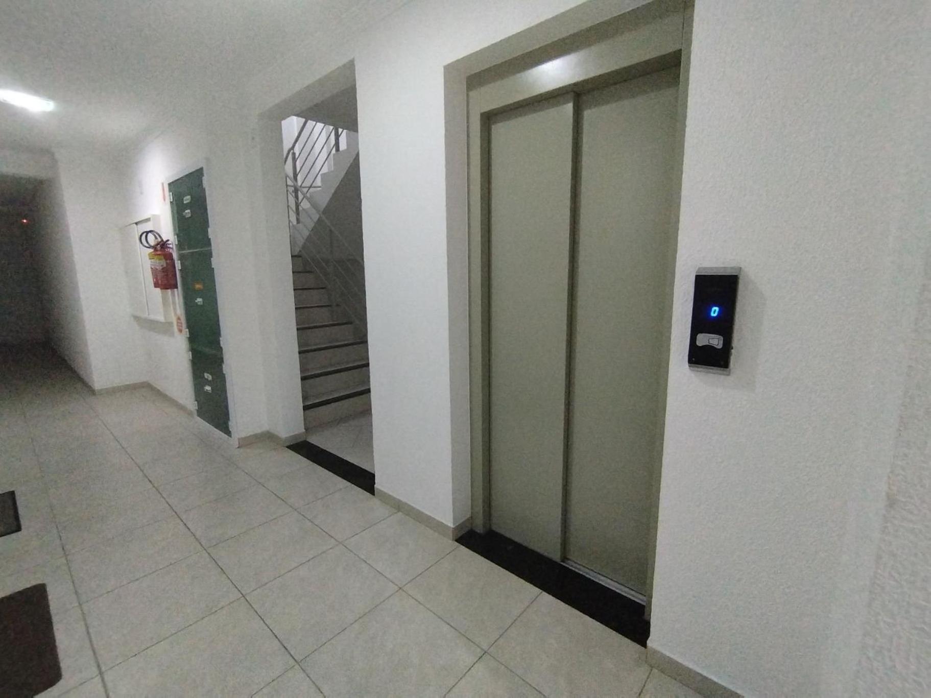 Amplo apartamento, pertinho da Praia de Bombas - 3 dorms 8 pessoas