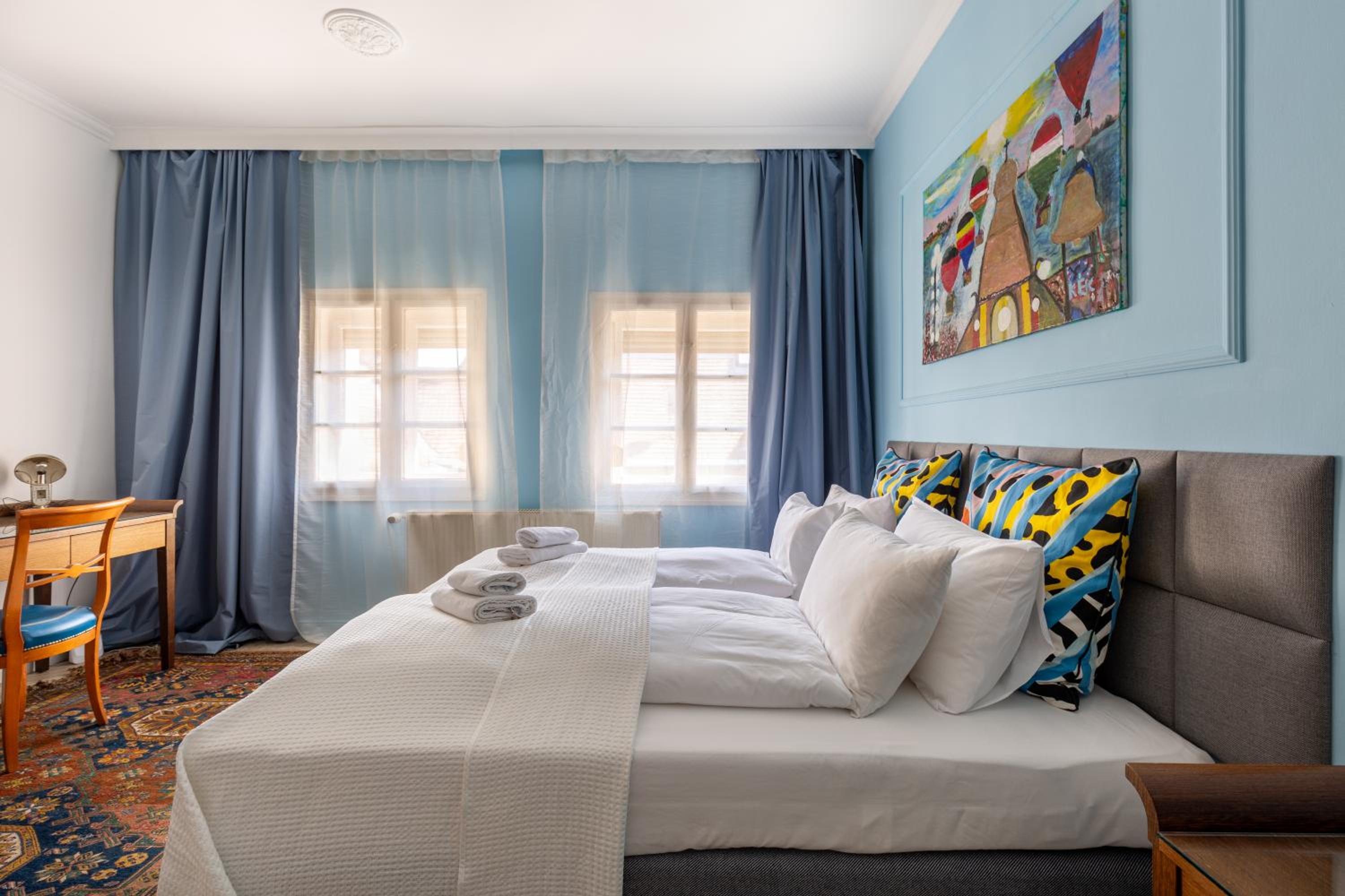 Huge & Stylish in the Center for up to 20 people